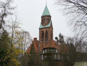 Kirche Heilige Familie ebenfalls vom Architekten Christoph Hehl entworfen