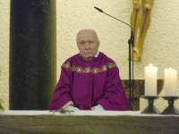 pfarrer.schmidt.80.geburtstag.altar.1.jpg
