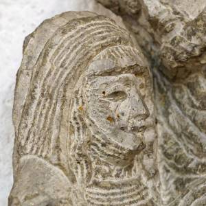 Maria die Mutter Jesu begegnet ihm im Kreuzweg im linken Seitenschiff