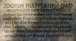 gedenkstein.inschrift.jochen-klepper-park.jpg
